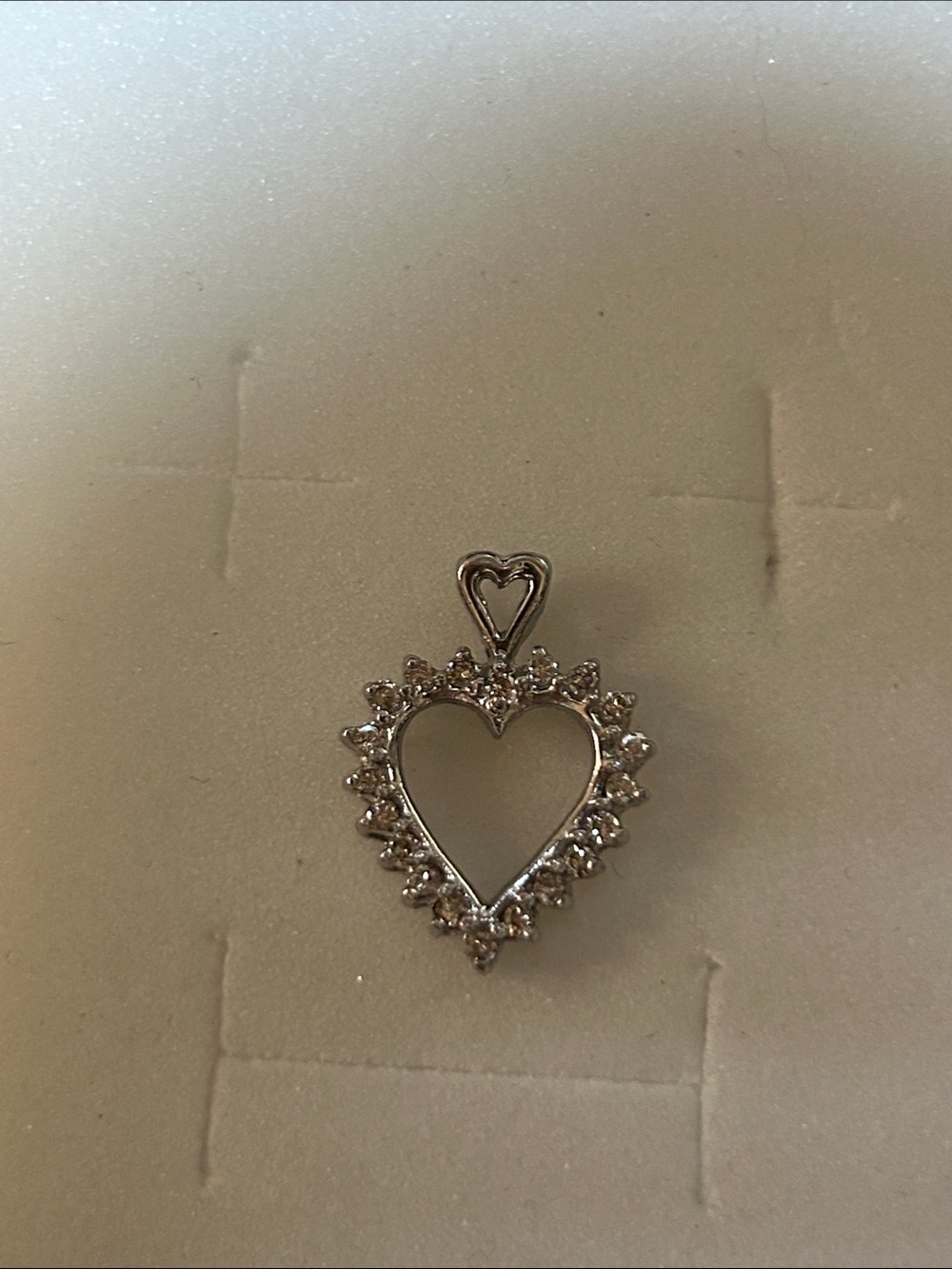448159 platinum natural diamond heart pendant